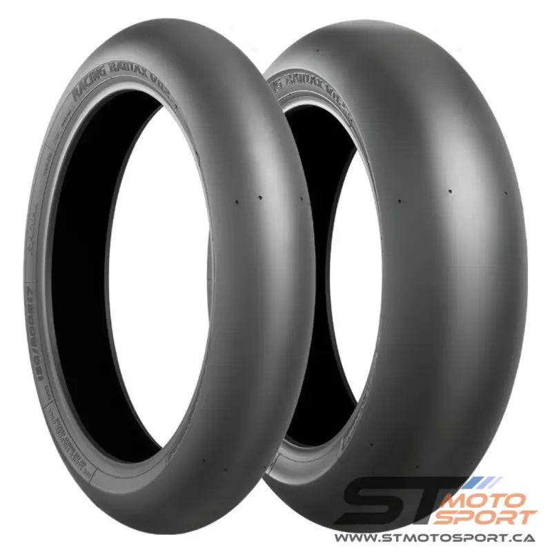 Deux pneus de course Bridgestone Racing Battlax V02 Slick pour motos performantes