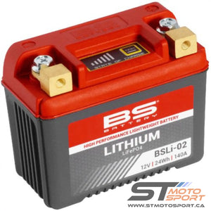 Batterie de moto lithium BS rouge et noire avec bornes dorées.