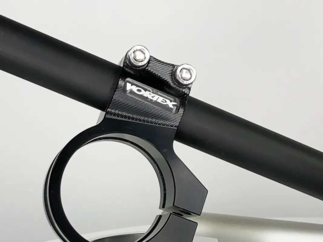 Montage du support de guidon Black Vortex pour le Vortex Clip-on